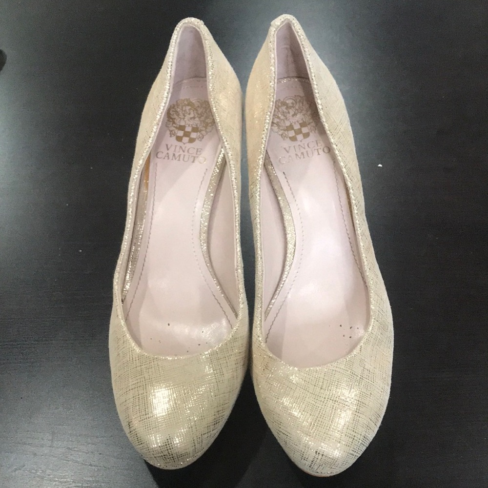 Vince Camuto Size 8B gold metallic heels